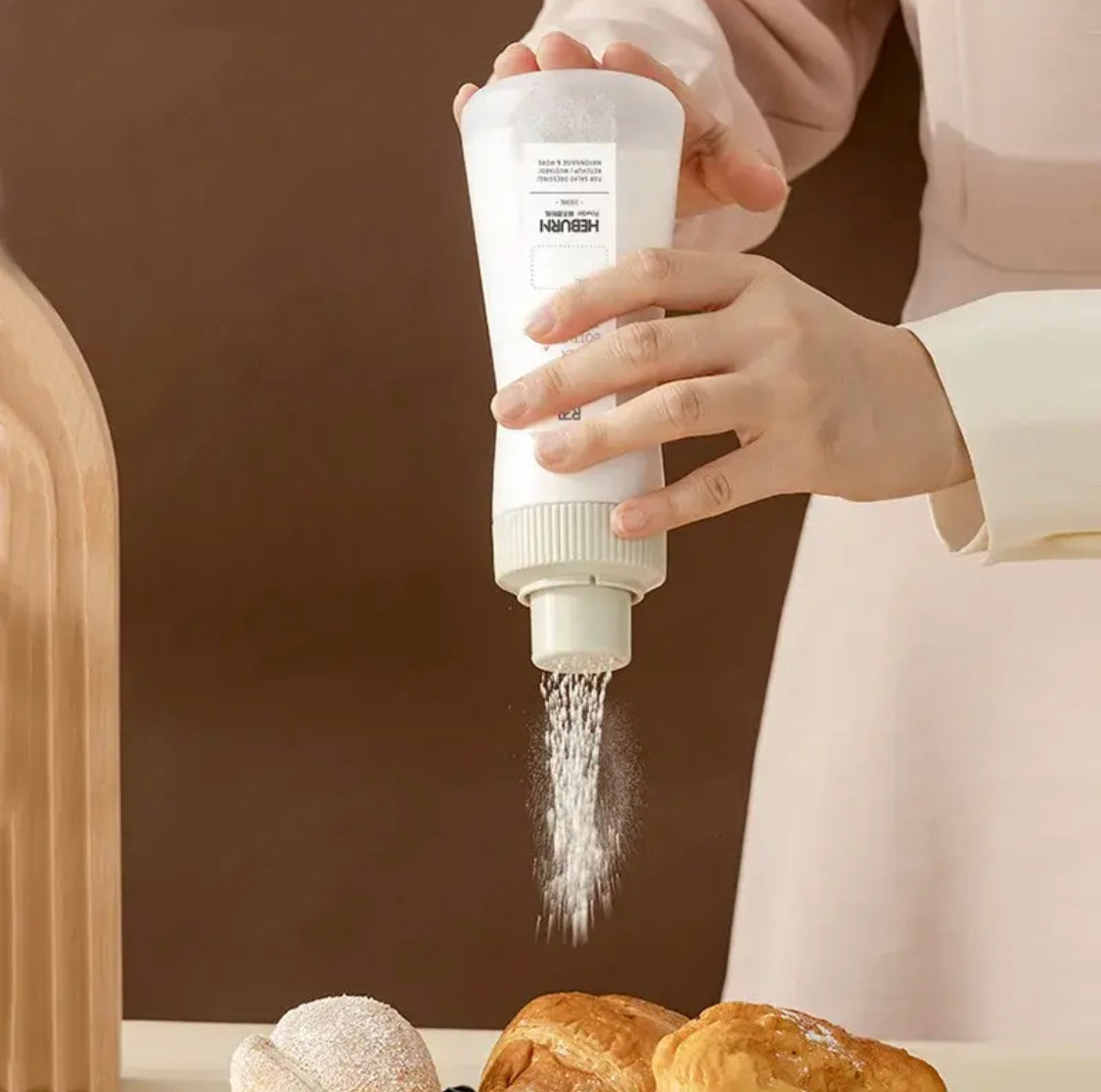 Portable 350ML Salt Sugar Seasoning Bottle, Flour Salt Squeeze Container with Lid, Silicone Can Seasoning Bottle Portable 350ML Salt Sugar Seasoning Bottle, Flour Salt Squeeze Container with Lid, Silicone Can Seasoning Bottle